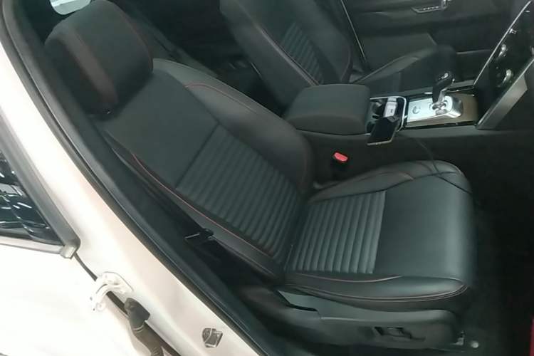 Used Land Rover Discovery Sport 2022 249 PS R-Dynamic SE Performance Tech Edition 5 Seats Right Front Seat