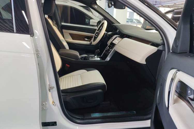 Used Land Rover Discovery Sport 2022 Revised Version 249 PS R-Dynamic S Performance Edition 5 Seats Right Front Seat