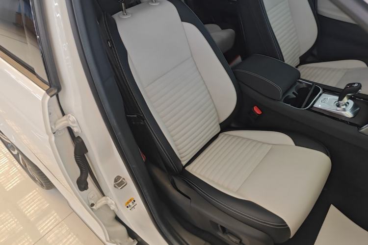 Used Land Rover Discovery Sport 2022 Revised Version 249 PS R-Dynamic S Performance Edition 5 Seats Right Front Seat