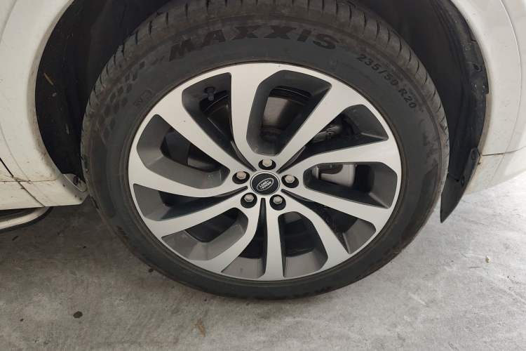 Used Land Rover Discovery Sport 2022 Revised Version 249 PS R-Dynamic S Performance Edition 5 Seats Right Front Wheel Hub