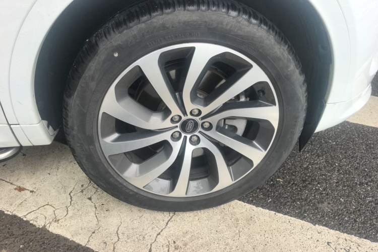 Used Land Rover Discovery Sport 2022 Revised Version 249 PS R-Dynamic S Performance Edition 5 Seats Right Front Wheel Hub