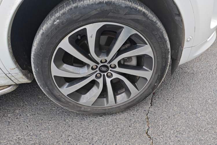 Used Land Rover Discovery Sport 2022 Restyled 249 PS R-Dynamic SE Performance Tech Edition 5 Seats Right Front Wheel Hub