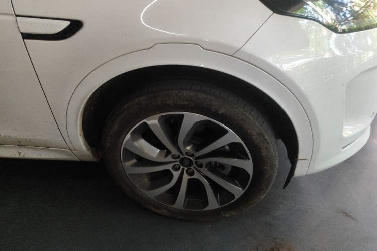 Used Land Rover Discovery Sport 2022 Revised Version 249 PS R-Dynamic S Performance Edition 5 Seats Right Front Wheel Hub