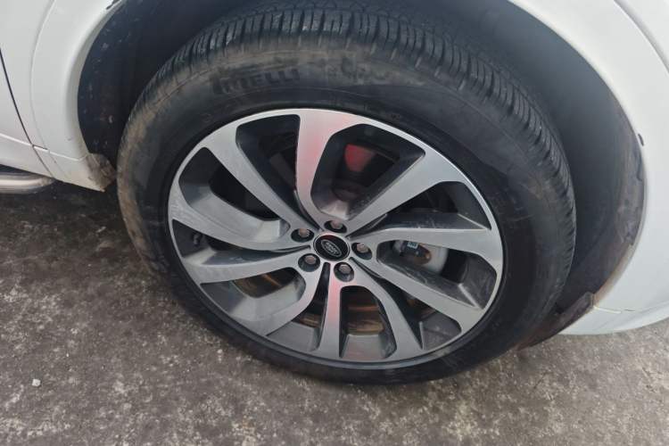 Used Land Rover Discovery Sport 2022 Revised Version 249 PS R-Dynamic S Performance Edition 5 Seats Right Front Wheel Hub