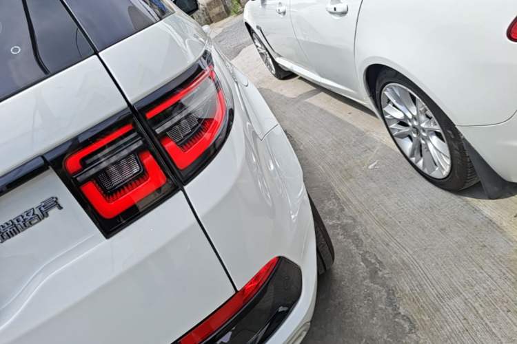 Used Land Rover Discovery Sport 2022 249 PS R-Dynamic S Performance Edition 5 Seats Right Rear Taillight