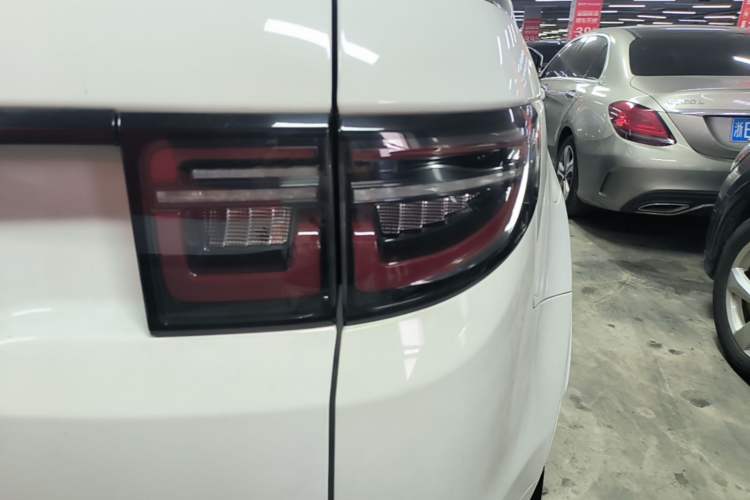 Used Land Rover Discovery Sport 2022 249 PS R-Dynamic S Performance Edition 5 Seats Right Rear Taillight