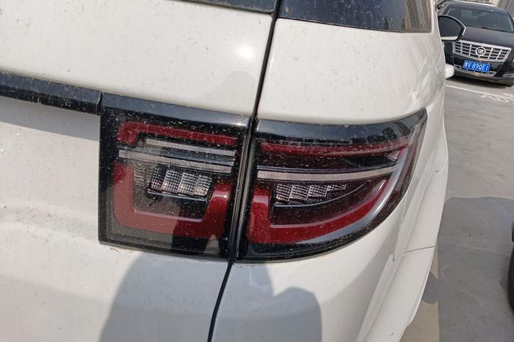 Used Land Rover Discovery Sport 2022 249 PS R-Dynamic S Performance Edition 5 Seats Right Rear Taillight
