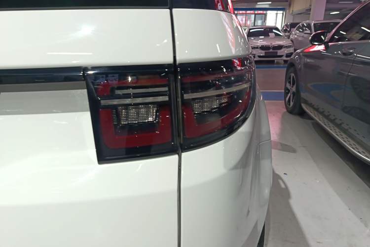 Used Land Rover Discovery Sport 2022 Revised Version 249 PS R-Dynamic S Performance Edition 5 Seats Right Rear Taillight