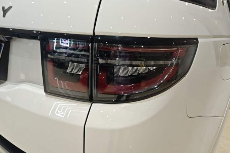 Used Land Rover Discovery Sport 2022 Revised Version 249 PS R-Dynamic S Performance Edition 5 Seats Right Rear Taillight