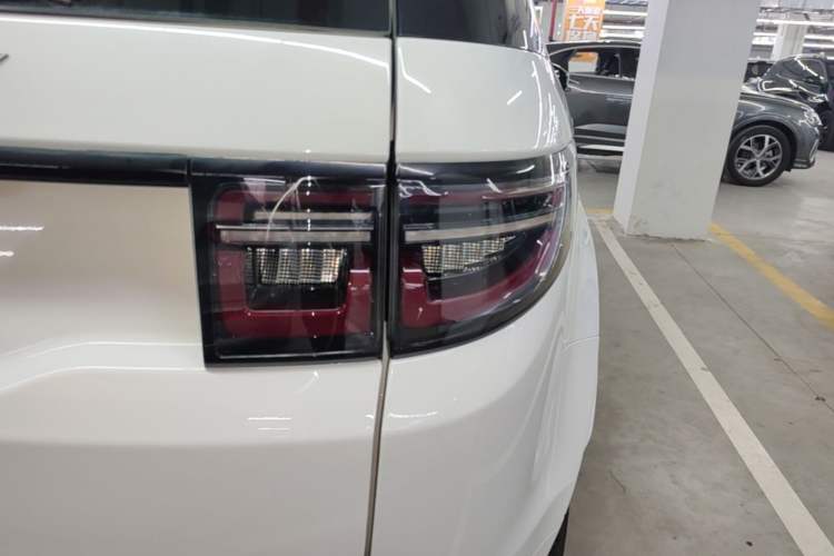 Used Land Rover Discovery Sport 2022 249 PS R-Dynamic S Performance Edition 5 Seats Right Rear Taillight