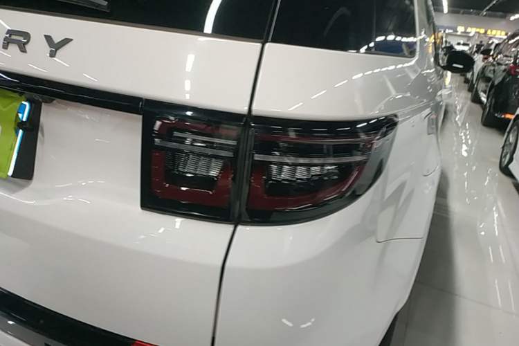 Used Land Rover Discovery Sport 2022 249 PS R-Dynamic SE Performance Tech Edition 5 Seats Right Rear Taillight