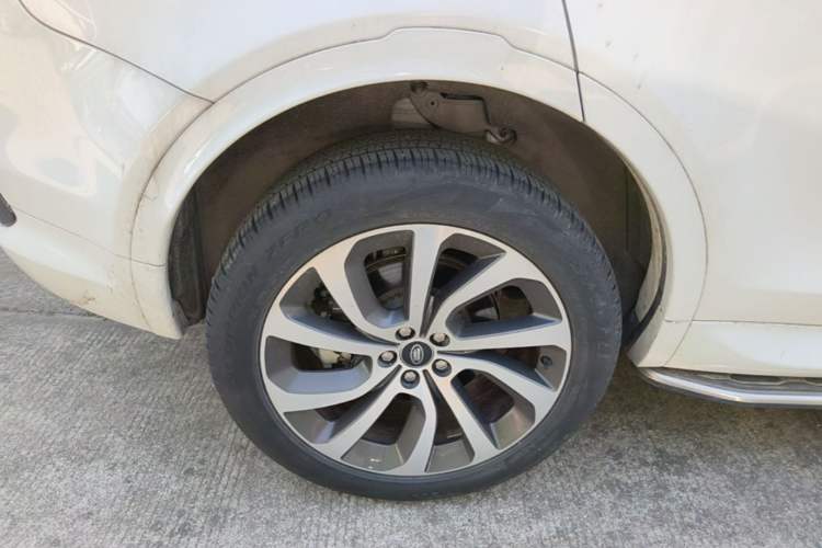 Used Land Rover Discovery Sport 2022 249 PS R-Dynamic SE Performance Tech Edition 5 Seats Right Rear Wheel Hub