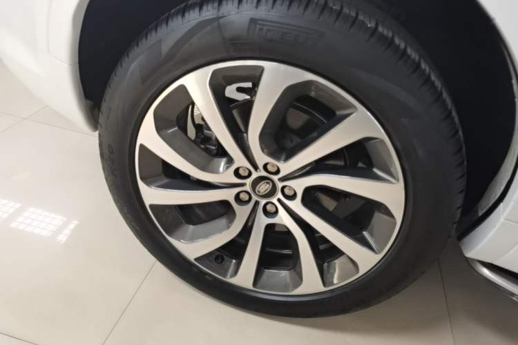 Used Land Rover Discovery Sport 2022 Revised Version 249 PS R-Dynamic S Performance Edition 5 Seats Right Rear Wheel Hub