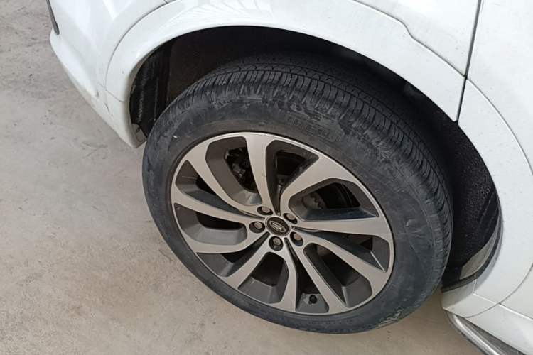 Used Land Rover Discovery Sport 2022 249 PS R-Dynamic S Performance Edition 5 Seats Right Rear Wheel Hub