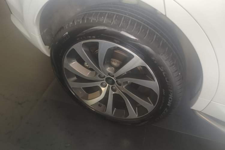 Used Land Rover Discovery Sport 2022 Revised Version 249 PS Metropolitan Edition Right Rear Wheel Hub