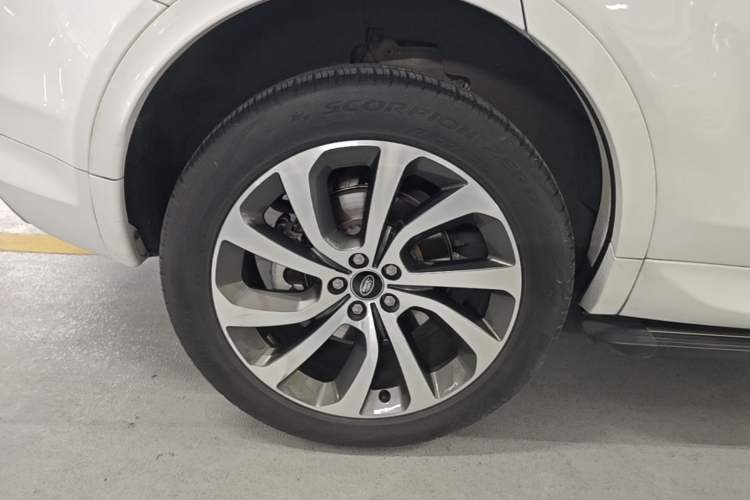 Used Land Rover Discovery Sport 2022 Revised Version 249 PS R-Dynamic S Performance Edition 5 Seats Right Rear Wheel Hub