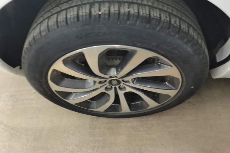 Used Land Rover Discovery Sport 2022 Revised Version 249 PS R-Dynamic S Performance Edition 5 Seats Right Rear Wheel Hub