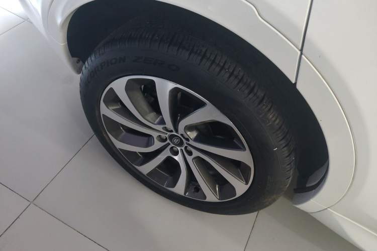 Used Land Rover Discovery Sport 2022 249 PS R-Dynamic SE Performance Tech Edition 5 Seats Right Rear Wheel Hub