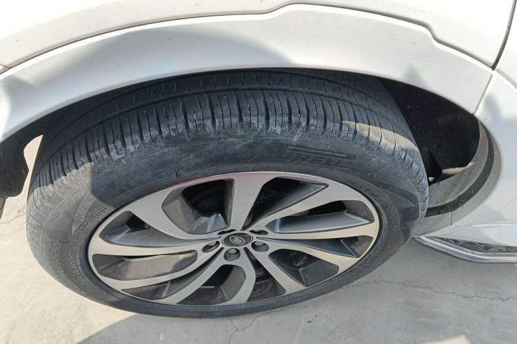 Used Land Rover Discovery Sport 2022 249 PS R-Dynamic S Performance Edition 5 Seats Right Rear Wheel Hub