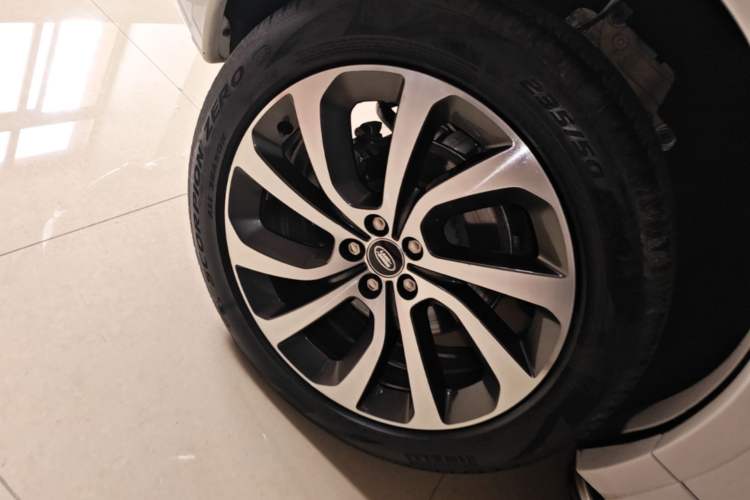 Used Land Rover Discovery Sport 2022 Restyled 249 PS R-Dynamic SE Performance Tech Edition 5 Seats Right Rear Wheel Hub
