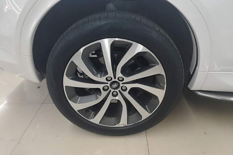 Used Land Rover Discovery Sport 2022 249 PS R-Dynamic S Performance Edition 5 Seats Right Rear Wheel Hub