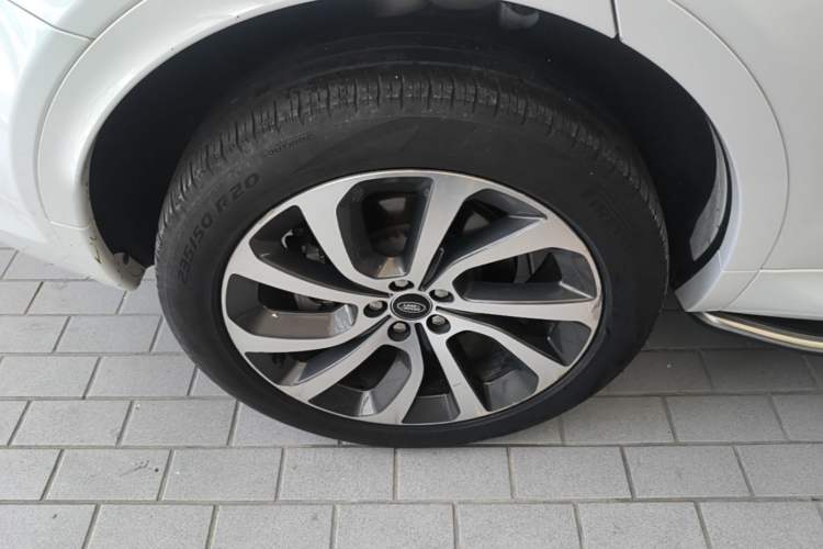 Used Land Rover Discovery Sport 2022 249 PS R-Dynamic S Performance Edition 5 Seats Right Rear Wheel Hub