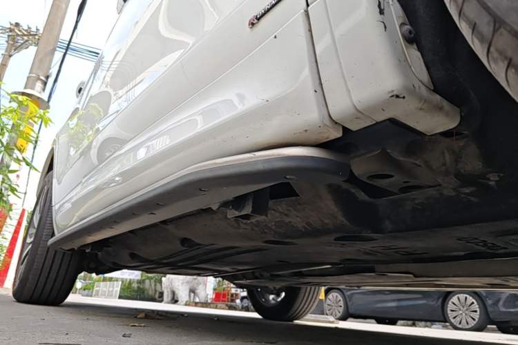 Used Land Rover Discovery Sport 2022 249 PS R-Dynamic S Performance Edition 5 Seats Right Side Sill