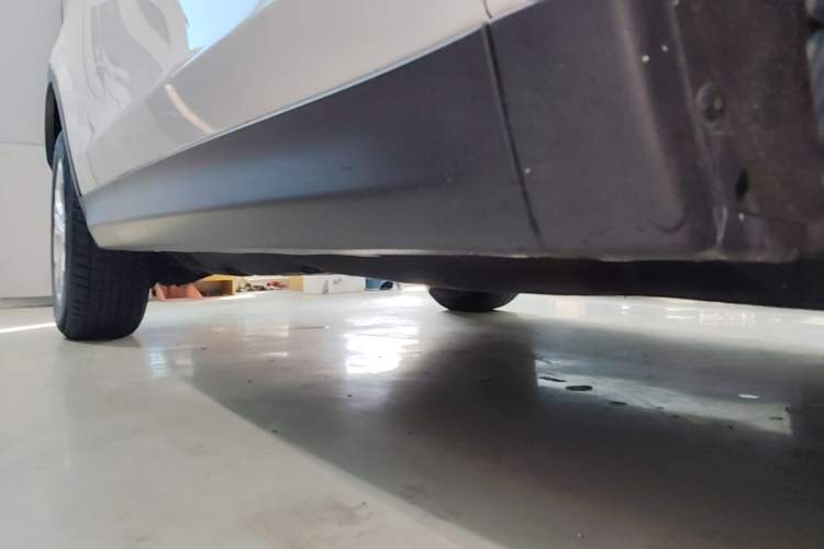 Used Land Rover Discovery Sport 2022 200 PS Family Edition 5 Seats Right Side Sill