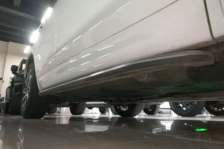Used Land Rover Discovery Sport 2022 249 PS R-Dynamic SE Performance Tech Edition 5 Seats Right Side Sill