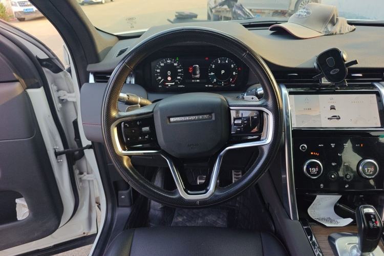 Used Land Rover Discovery Sport 2022 Revised Version 249 PS R-Dynamic S Performance Edition 5 Seats Steering Wheel