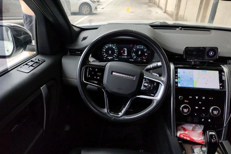 Used Land Rover Discovery Sport 2022 Revised Version 249 PS R-Dynamic S Performance Edition 5 Seats Steering Wheel