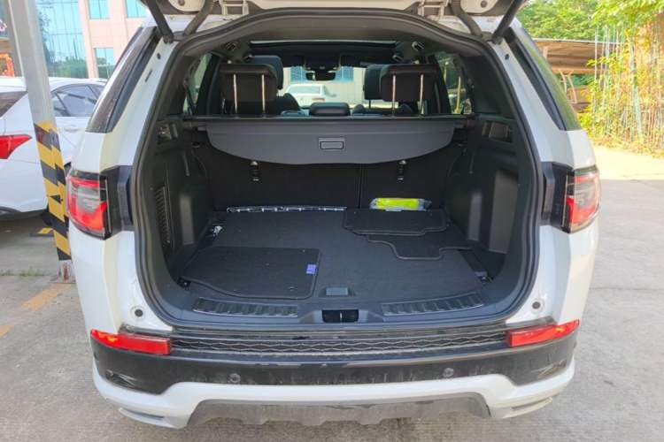 Used Land Rover Discovery Sport 2022 249 PS R-Dynamic SE Performance Tech Edition 5 Seats Trunk