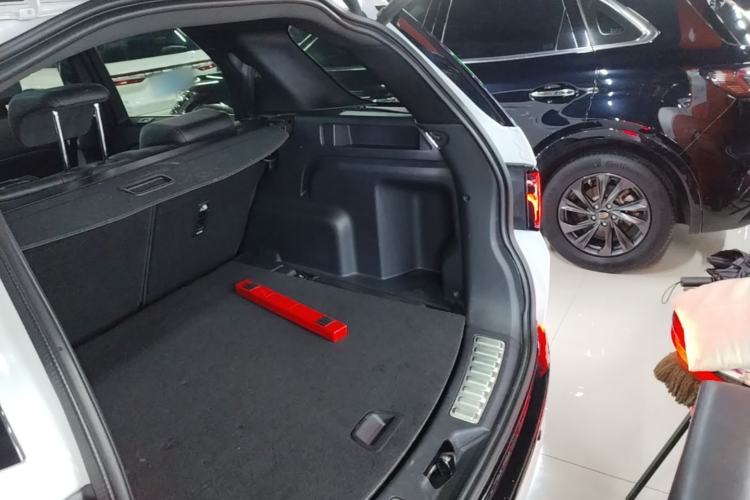 Used Land Rover Discovery Sport 2022 249 PS R-Dynamic S Performance Edition 5 Seats Trunk