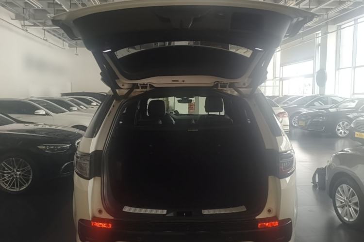 Used Land Rover Discovery Sport 2022 Revised Version 249 PS Metropolitan Edition Trunk
