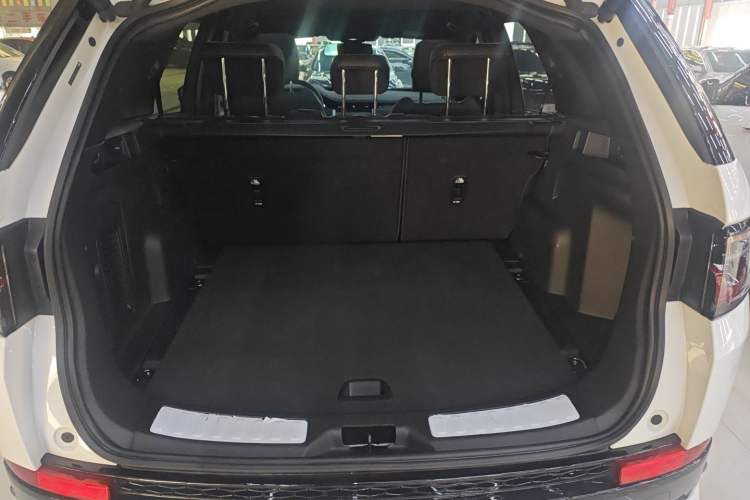 Used Land Rover Discovery Sport 2022 249 PS R-Dynamic S Performance Edition 5 Seats Trunk