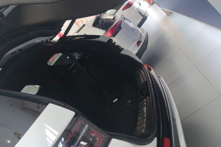 Used Land Rover Discovery Sport 2022 249 PS R-Dynamic SE Performance Tech Edition 5 Seats Trunk