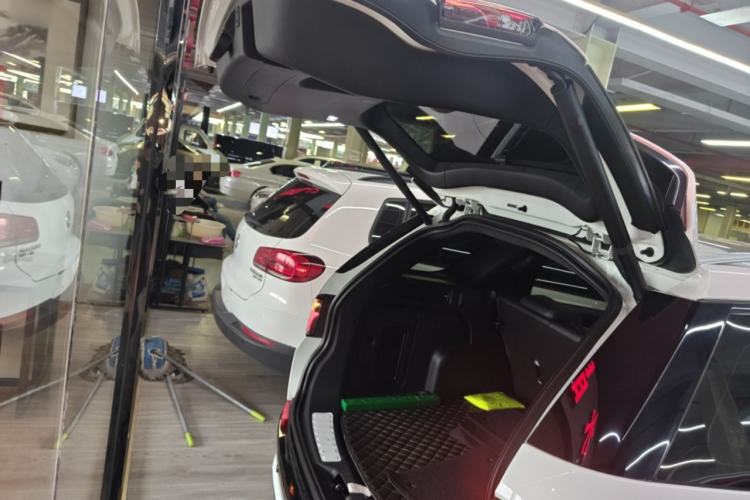 Used Land Rover Discovery Sport 2022 249 PS R-Dynamic S Performance Edition 5 Seats Trunk