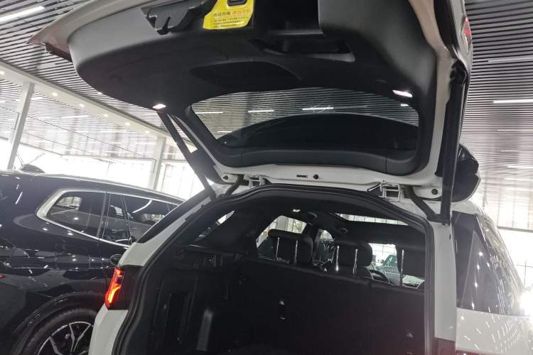 Used Land Rover Discovery Sport 2022 Restyled 249 PS R-Dynamic SE Performance Tech Edition 5 Seats Trunk