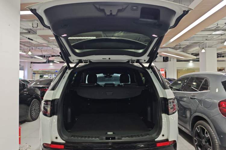 Used Land Rover Discovery Sport 2022 Restyled 249 PS R-Dynamic SE Performance Tech Edition 5 Seats Trunk