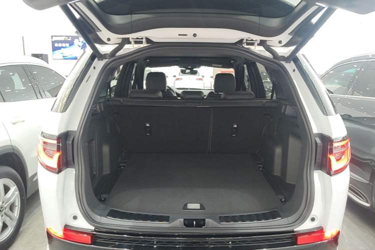 Used Land Rover Discovery Sport 2022 249 PS R-Dynamic S Performance Edition 5 Seats Trunk