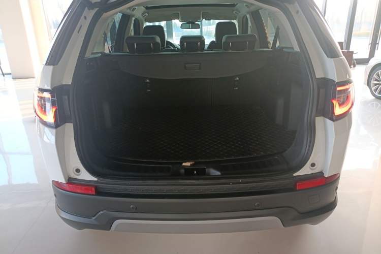 Used Land Rover Discovery Sport 2022 200 PS Family Edition 5 Seats Trunk