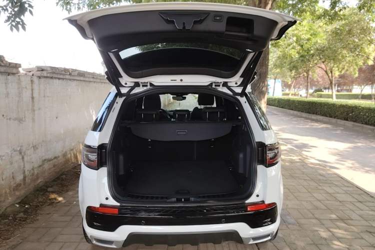 Used Land Rover Discovery Sport 2022 249 PS R-Dynamic S Performance Edition 5 Seats Trunk