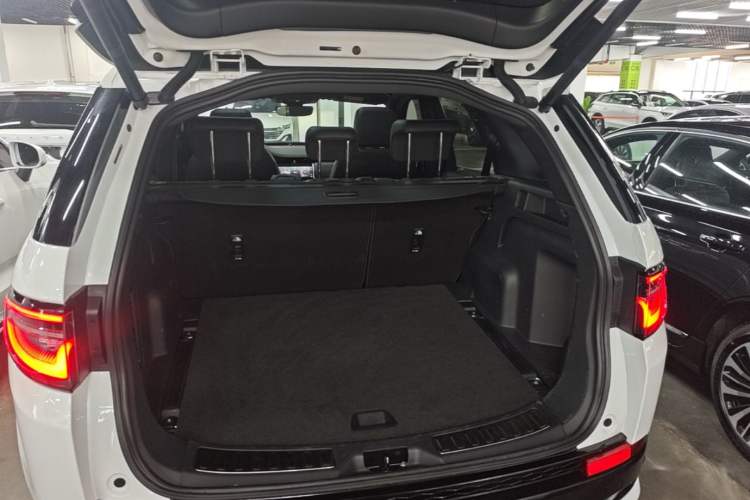 Used Land Rover Discovery Sport 2022 249 PS R-Dynamic S Performance Edition 5 Seats Trunk