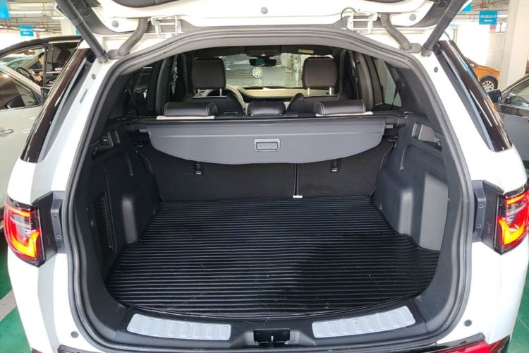 Used Land Rover Discovery Sport 2022 Revised Version 249 PS R-Dynamic S Performance Edition 5 Seats Trunk