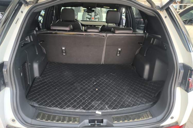 Used Land Rover Discovery Sport 2022 249 PS R-Dynamic S Performance Edition 5 Seats Trunk
