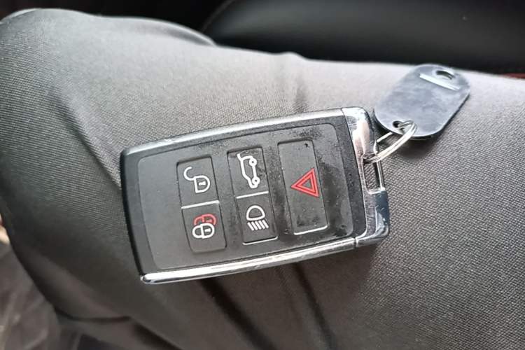 Used Land Rover Discovery Sport 2022 249 PS R-Dynamic S Performance Edition 5 Seats Vehicle Key