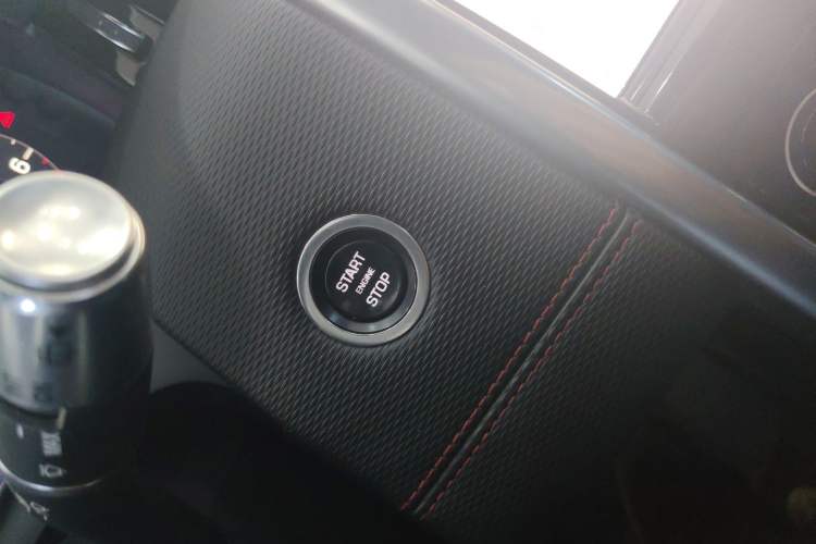 Used Land Rover Discovery Sport 2022 249 PS R-Dynamic SE Performance Tech Edition 5 Seats Vehicle Key
