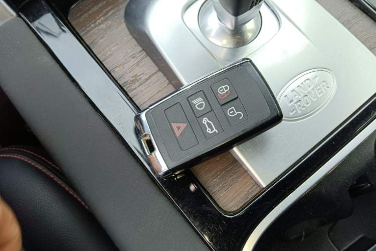 Used Land Rover Discovery Sport 2022 249 PS R-Dynamic S Performance Edition 5 Seats Vehicle Key