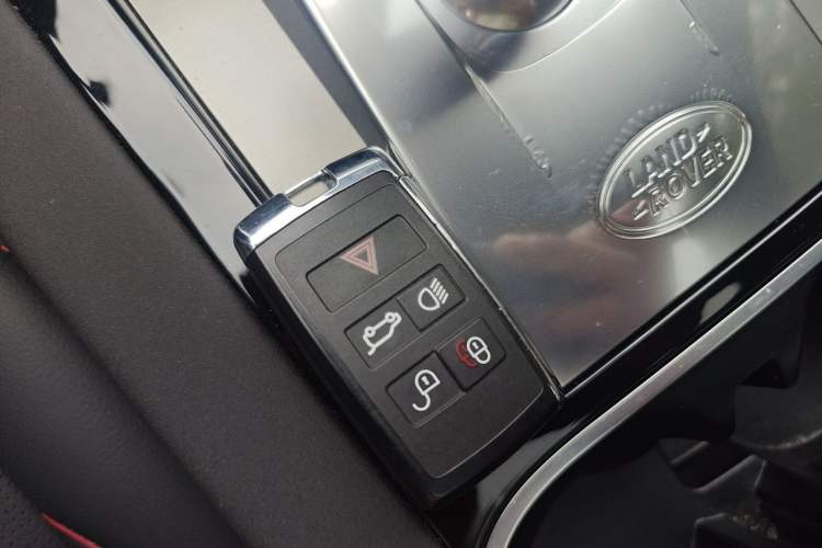Used Land Rover Discovery Sport 2022 249 PS Metropolitan Edition 5 Seats Vehicle Key