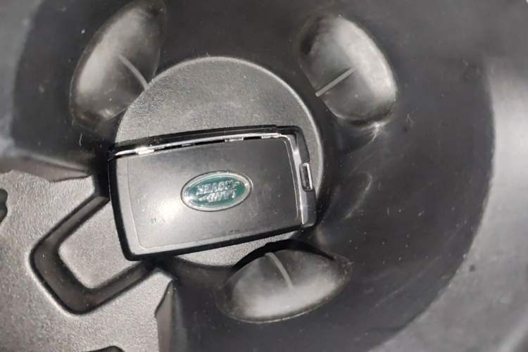 Used Land Rover Discovery Sport 2022 200 PS Family Edition 5 Seats Vehicle Key